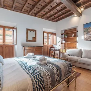 Montecitorio & Pantheon Stylish Flat , Rome Italy